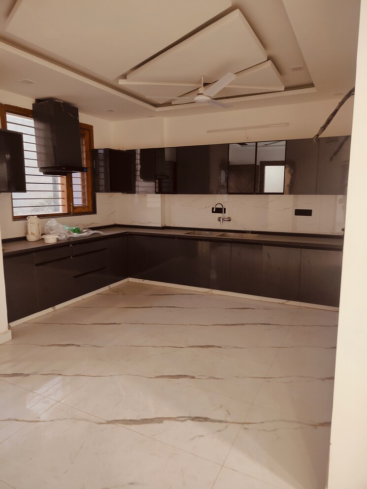 Kitchen, bptp-parkland-pride 3 Bedroom 250 Sq.Yd. Builder Floor In Sector 77 Faridabad 7886855