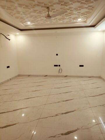 Room in 3 BHK Builder Floor at BPTP Parkland Pride, Sector 77 – for Sale