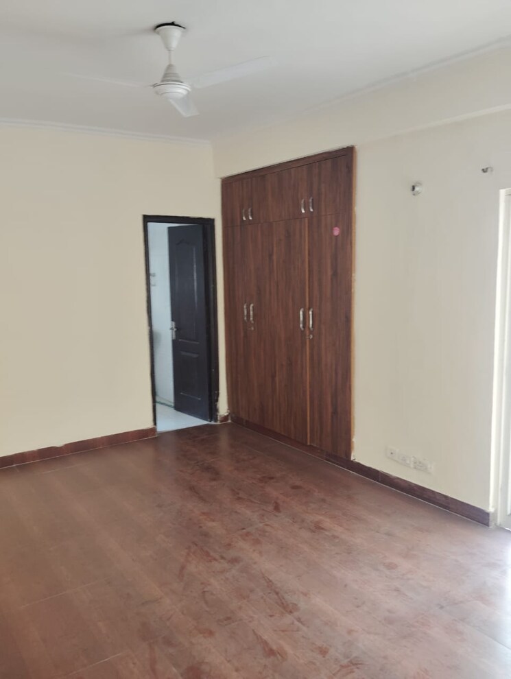Room, amrapali-silicon-city 3 Bedroom 1545 Sq.Ft. Apartment In Sector 76 Noida 7886865