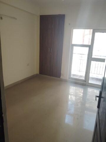 Master Bedroom in 3 BHK Apartment at Amrapali Silicon City, Sector 76 – for Sale