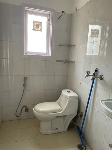 Bathroom in 1 RK Builder Floor at Ansal Plaza Sector-23, Sector 23 – for Rent