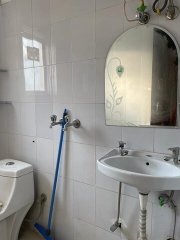 Bathroom in 1 RK Builder Floor at Ansal Plaza Sector-23, Sector 23 – for Rent