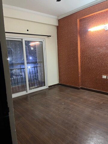 Room in 3 BHK Apartment at Antriksh Golf View, Sector 78 – for Rent