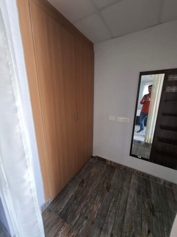 Room in 2 BHK Apartment at Vip Road – for Rent