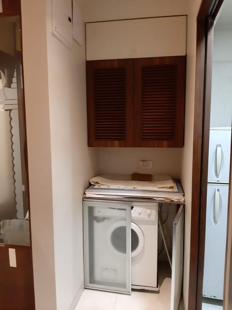 Bathroom, dipti-flora-khar-west 2 Bedroom 800 Sq.Ft. Apartment In Khar West Mumbai 7887021