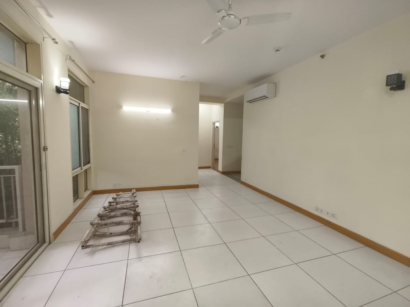3 BHK + Servant Room Apartment For Sale in Jaypee Moon Court