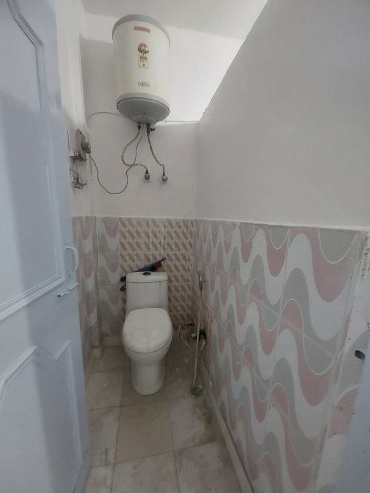 Bathroom, vaishali sector 4 1.5 Bedroom 550 Sq.Ft. Builder Floor In Vaishali Sector 4 Ghaziabad 7887164