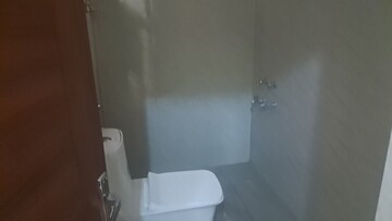 Furnished Amenities in 3.5 BHK Apartment at Arun Vihar Sector 37, Sector 37 – for Sale