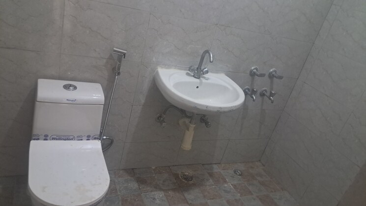 Bathroom, arun-vihar-sector-37 3.5 Bedroom 1750 Sq.Ft. Apartment In Sector 37 Noida 7887170