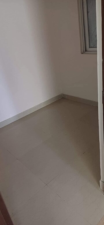 Room in 2 BHK Apartment at Amrapali Golf Homes, Sector 4, Greater Noida – for Sale