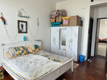 Room in  Pg at Omkar Alta Monte, Malad East – for Rent
