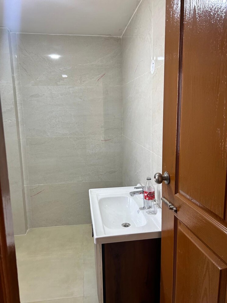 Bathroom, peer mucchalla 3 Bedroom 2150 Sq.Ft. Builder Floor In Peer Mucchalla Zirakpur 7887212