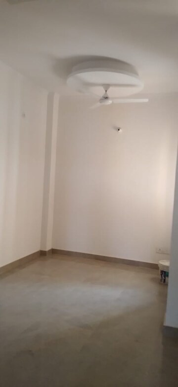 Room in 2.5 BHK Independent House at Sector 55 – for Rent