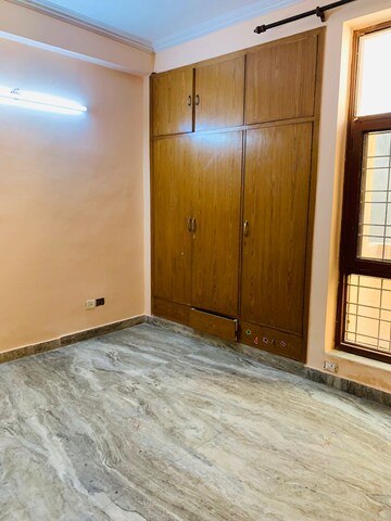 Room in 3 BHK Independent House at Sector 23 – for Rent