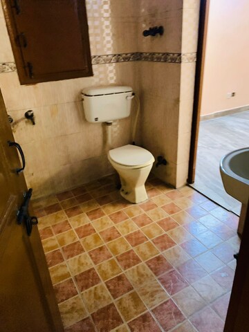 Master Bedroom in 3 BHK Independent House at Sector 23 – for Rent