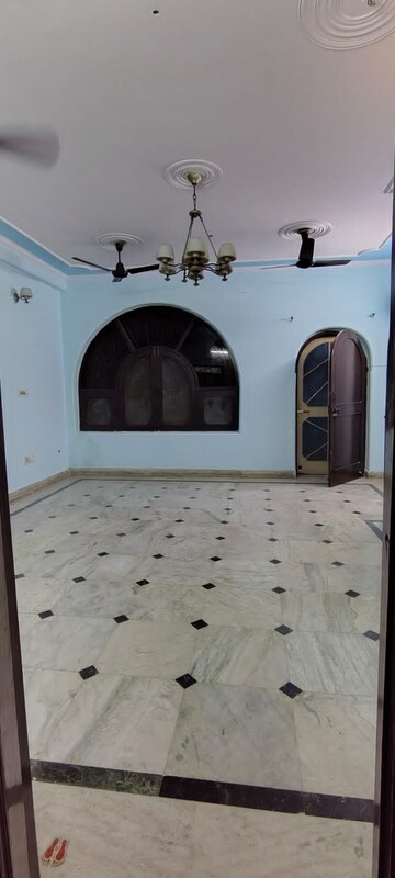 Bathroom in 3.5 BHK Independent House at Sector 55 – for Rent