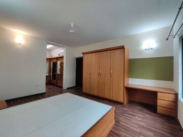 Room in 4 BHK Apartment at Vaishnavi  Orchids, Kaikondrahalli – for Rent