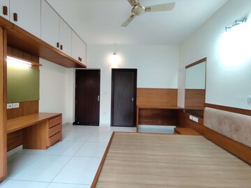 Room in 4 BHK Apartment at Vaishnavi  Orchids, Kaikondrahalli – for Rent