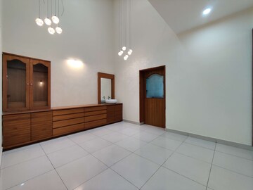 Room in 4 BHK Apartment at Vaishnavi  Orchids, Kaikondrahalli – for Rent