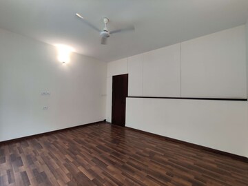 Room in 4 BHK Apartment at Vaishnavi  Orchids, Kaikondrahalli – for Rent