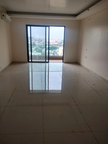 Room in 3.5 BHK Apartment at Supreme Belmac Residences, Kalyani Nagar – for Rent