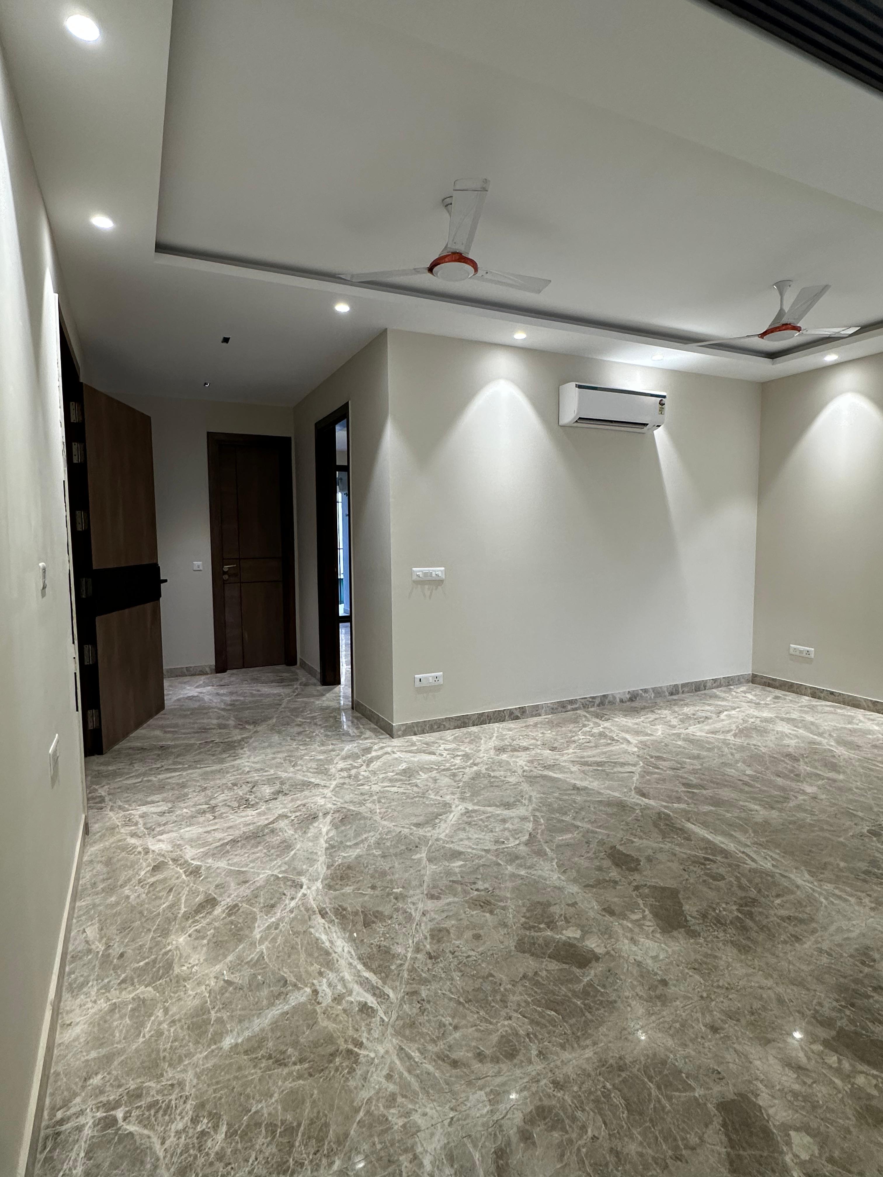 4 BHK + Pooja Room,Servant Room Builder Floor For Sale in Sushant Lok 2