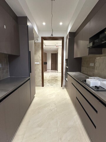 Building Lobby in 4 BHK Builder Floor at Sushant Lok 2, Sector 57 – for Sale
