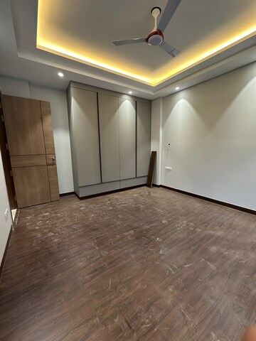 Room in 4 BHK Builder Floor at Sushant Lok 2, Sector 57 – for Sale