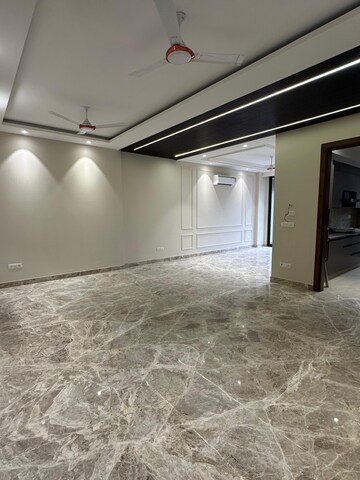 Room in 4 BHK Builder Floor at Sushant Lok 2, Sector 57 – for Sale
