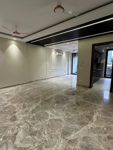 Room in 4 BHK Builder Floor at Sushant Lok 2, Sector 57 – for Sale