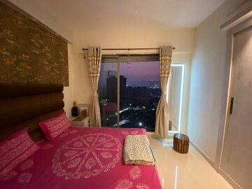 Bedroom in 1 BHK Apartment at Hiranandani Estate – for Rent