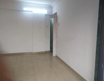 Room in 3 BHK Apartment at Arshie Complex, Versova – for Rent