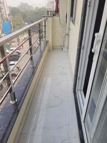 Balcony in 1 BHK Builder Floor at Ansal Sushant Lok I, Sector 43 – for Rent