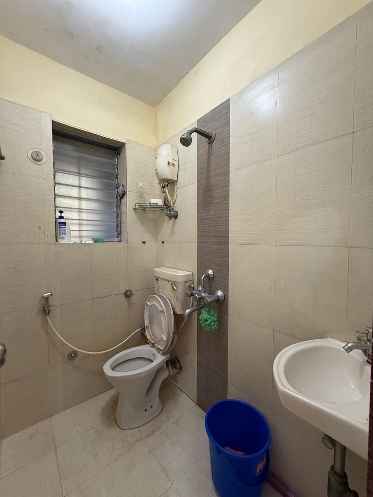 Bathroom, raj-utsav-apartment 1 Bedroom 455 Sq.Ft. Apartment In Dahisar East Mumbai 7887358