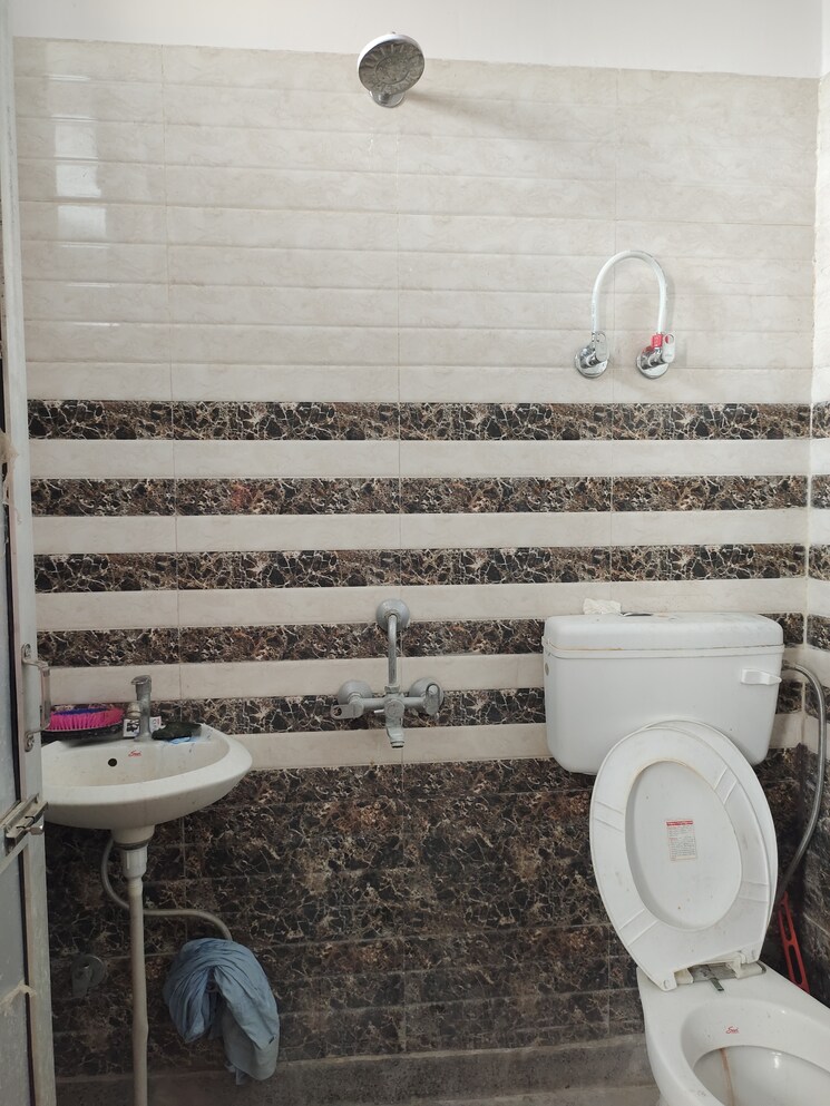 Bathroom, ignou road 1 RK 250 Sq.Ft. Builder Floor In Ignou Road Delhi 7887372