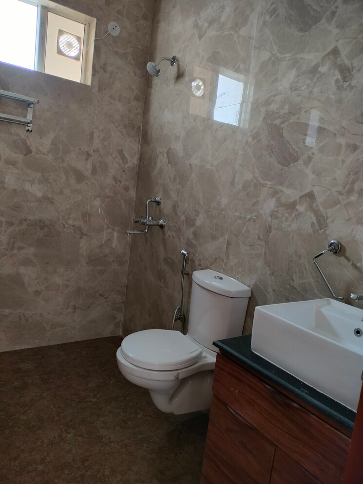 Bathroom, sector 14 3 Bedroom 1627 Sq.Ft. Apartment In Sector 14 Palwal 7887414