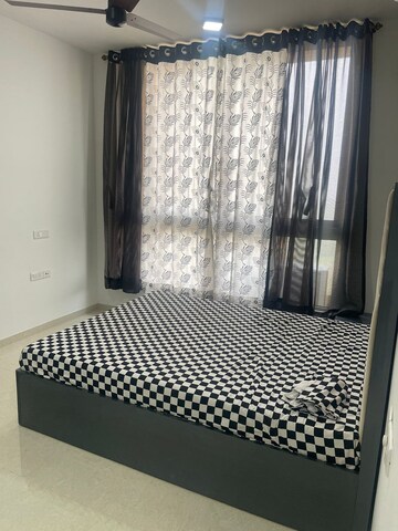 Bedroom in 2 BHK Apartment at Hiranandani Estate – for Rent