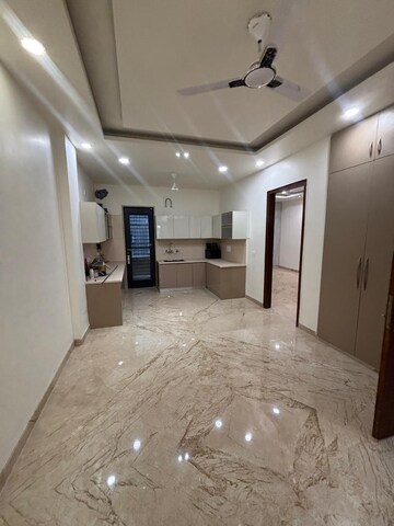 Room in 3 BHK Builder Floor at Rajouri Garden – for Rent