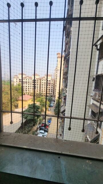 Master Bedroom in 1 BHK Apartment at Omkar Signet, Malad East – for Rent