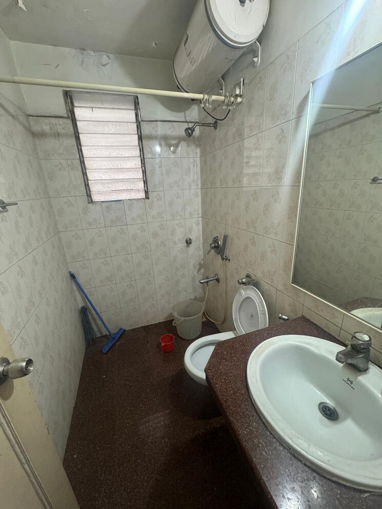 Bathroom, parmeshwar-saran 2 Bedroom 1325 Sq.Ft. Apartment In Koregaon Park Pune 7887462