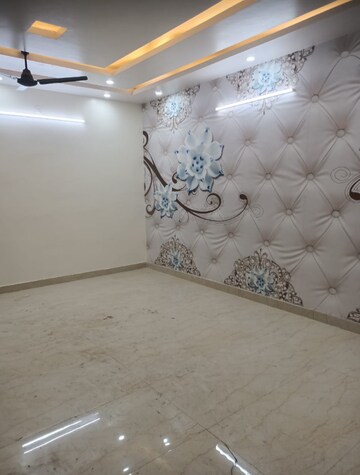 Room in 3 BHK Builder Floor at Greater Kailash I – for Rent