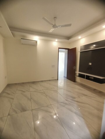 Room in 3 BHK Builder Floor at Greater Kailash I – for Rent