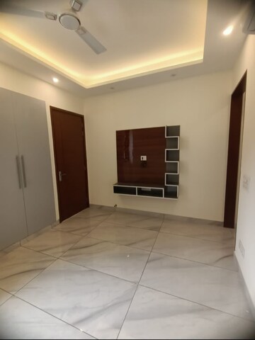 Room in 3 BHK Builder Floor at Greater Kailash I – for Rent