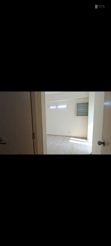 Room in 3 BHK Apartment at Moti Nagar – for Rent