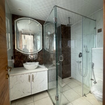 Bathroom in 4 BHK Builder Floor at BPTP Amstoria Country Floor , Sector 102 – for Sale