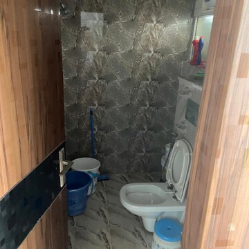 Bathroom in 2.5 BHK Apartment at Ajnara Ambrosia, Sector 118 – for Rent
