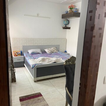Room in 2.5 BHK Apartment at Ajnara Ambrosia, Sector 118 – for Rent