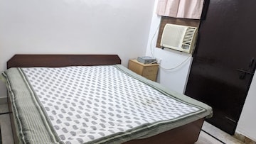 Bedroom in 1 BHK Builder Floor at South City 1 – for Rent