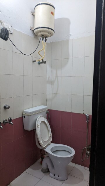 Bathroom in 1 BHK Builder Floor at South City 1 – for Rent