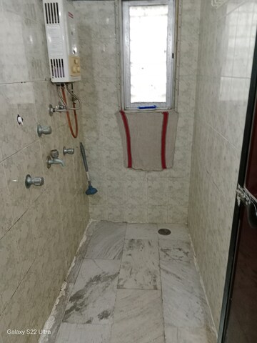 Bathroom in 1 BHK Apartment at Lic Colony – for Rent